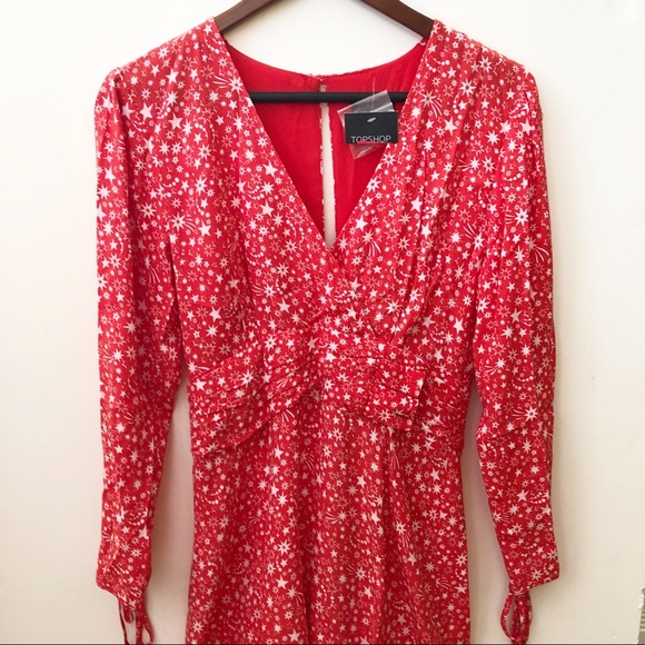 Topshop Red Star Print V-neck Mini Dress Sz 6 NWT - Picture 3 of 8